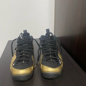 Sneakers size 8 1/2 men